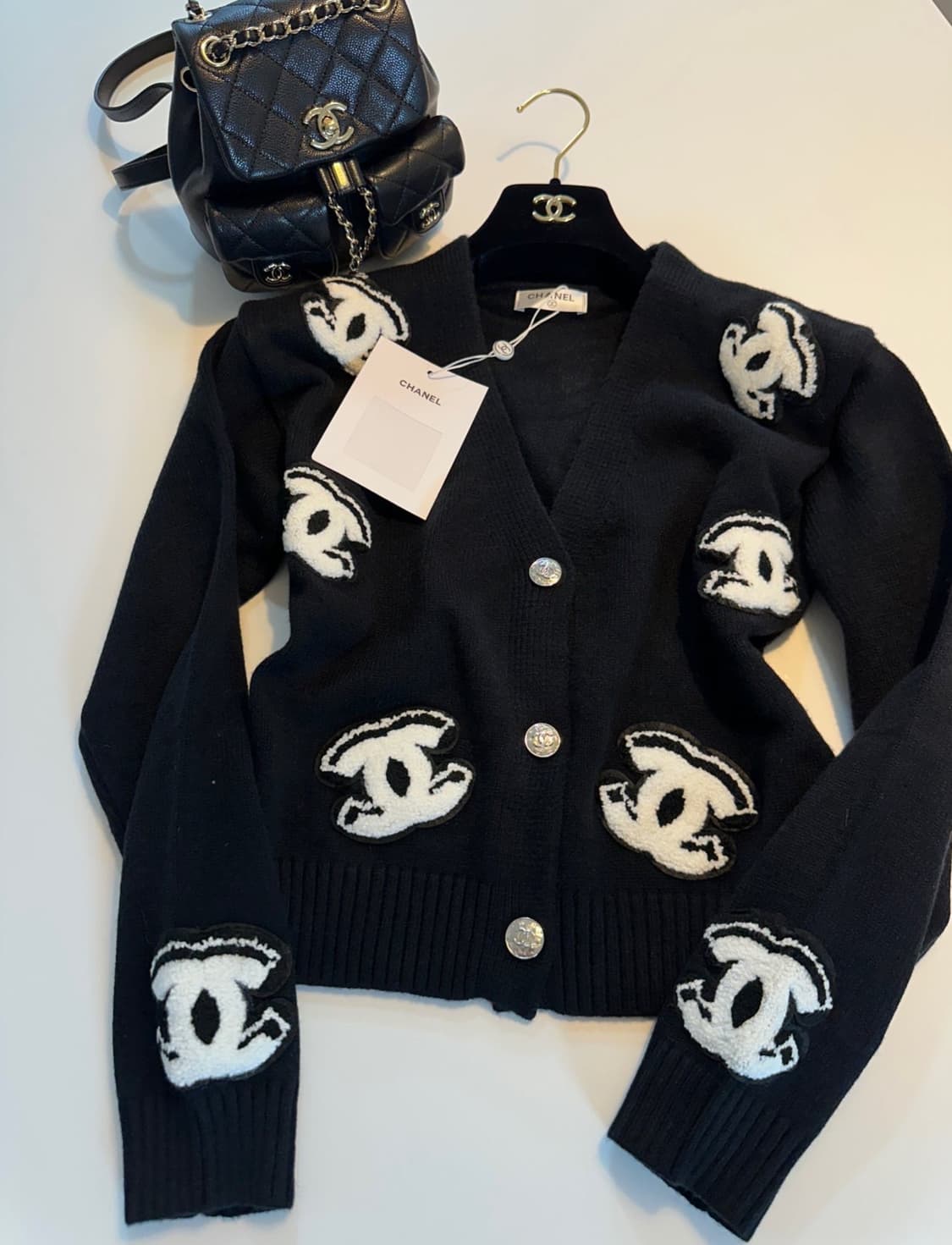 (새상품)샤넬로고가디건 상품이미지2
