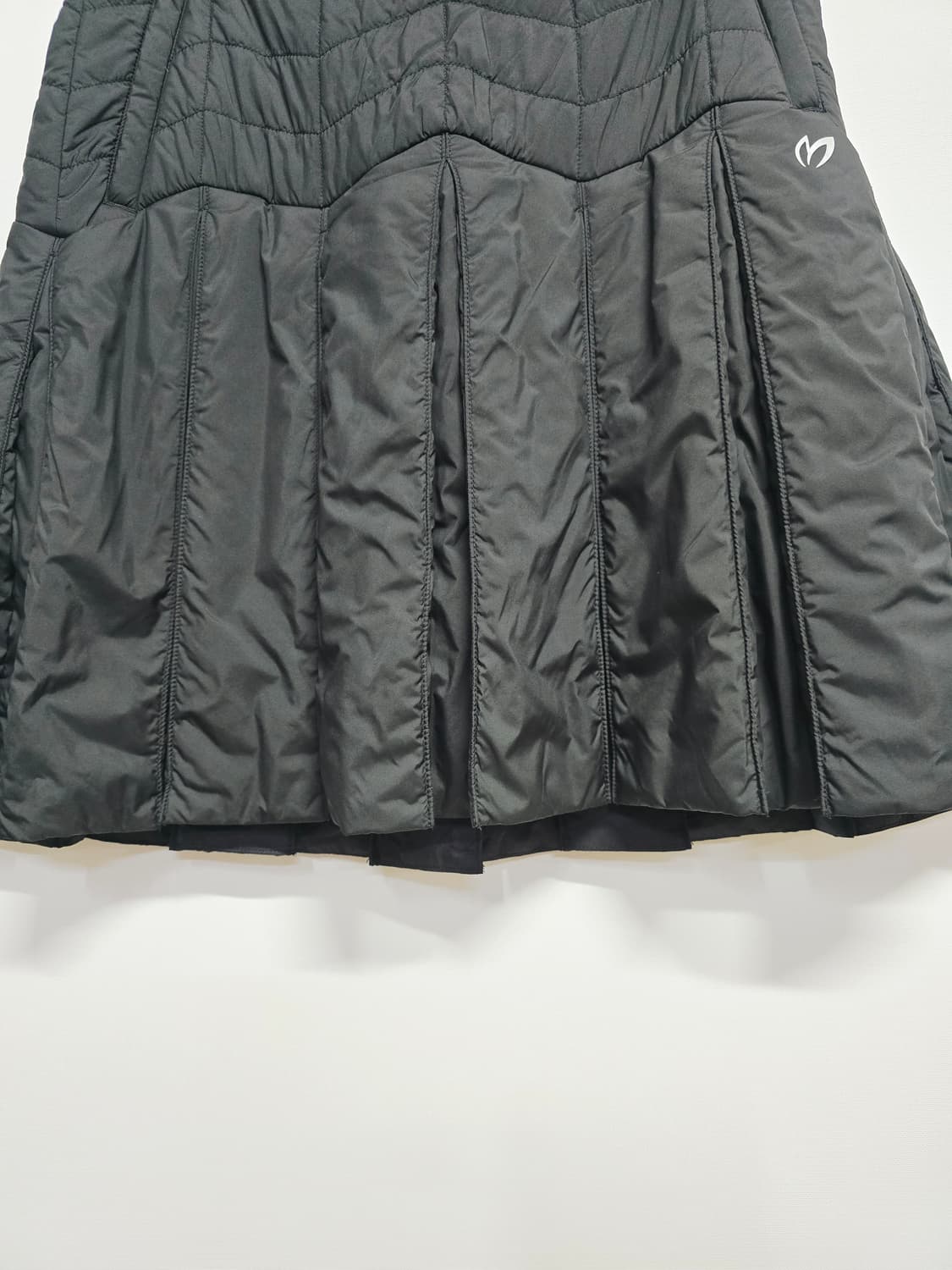 마스터바니에디션 퀼팅 플리츠 스커트 블랙 상품이미지3