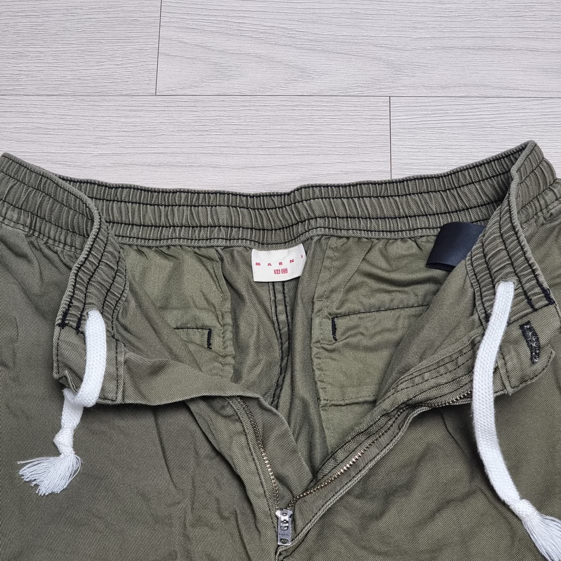 유니클로 마르니 버뮤다 팬츠 카키 상품이미지2