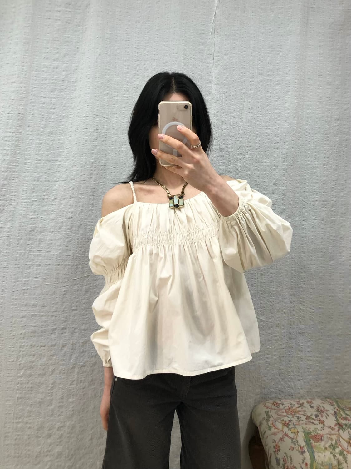 Soft Breeze Off-Shoulder Top 상품이미지5