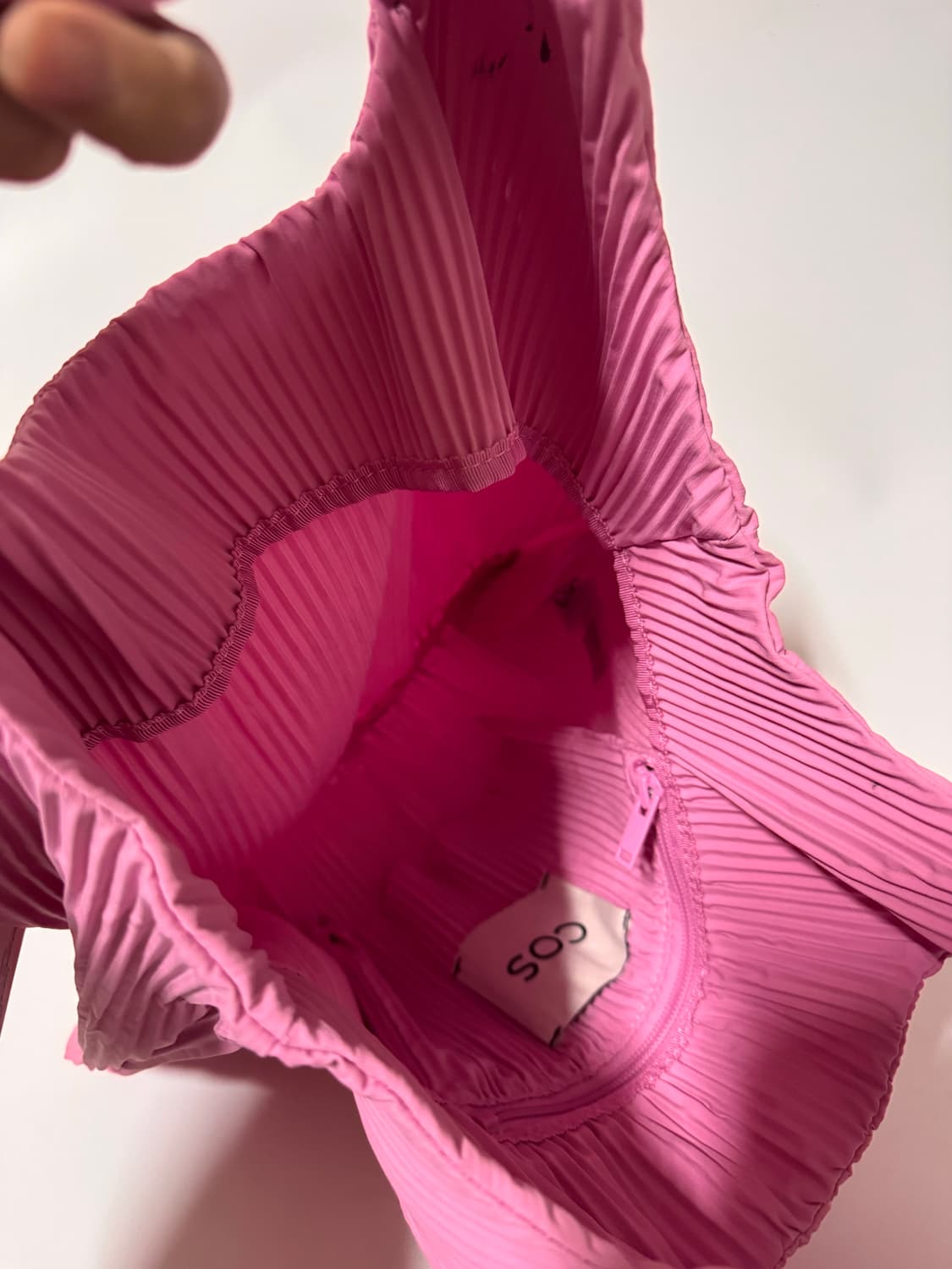 코스 스몰 플리츠 토트백 핑크 상품이미지5