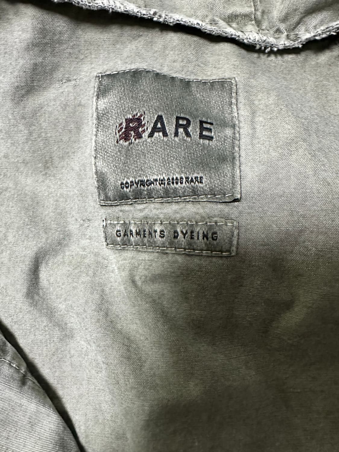 RARE 브랜드의 카키색 아노락 바람막이 상품이미지3