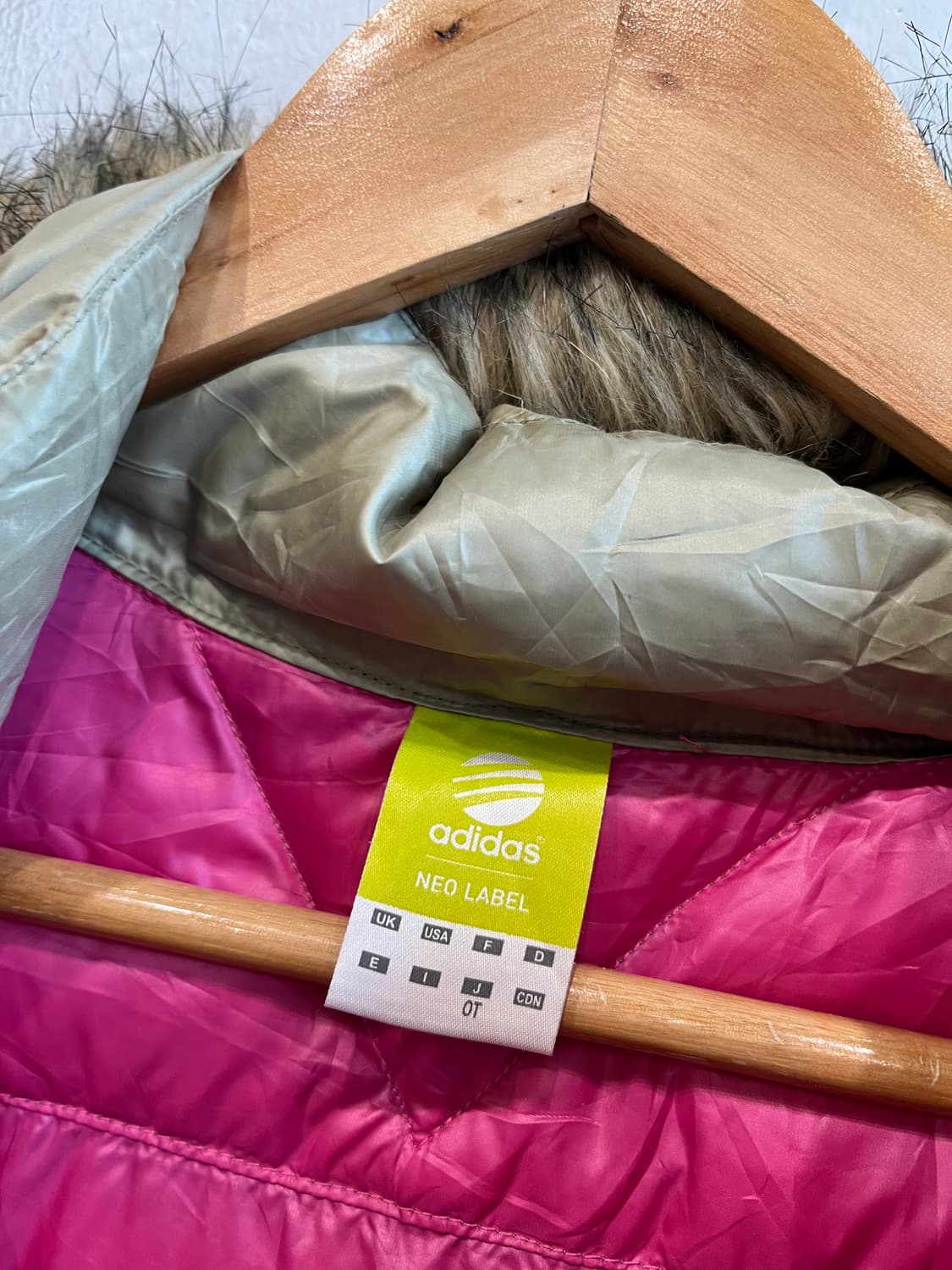 아디다스 재팬 핑크로고 퍼 다운 경량패딩 상품이미지6