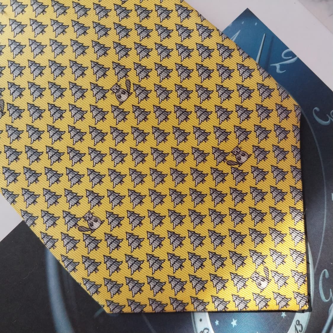 에르메스 실크 숲속 패턴 넥타이 9.5cm A~A+등급 K2263
 상품이미지7