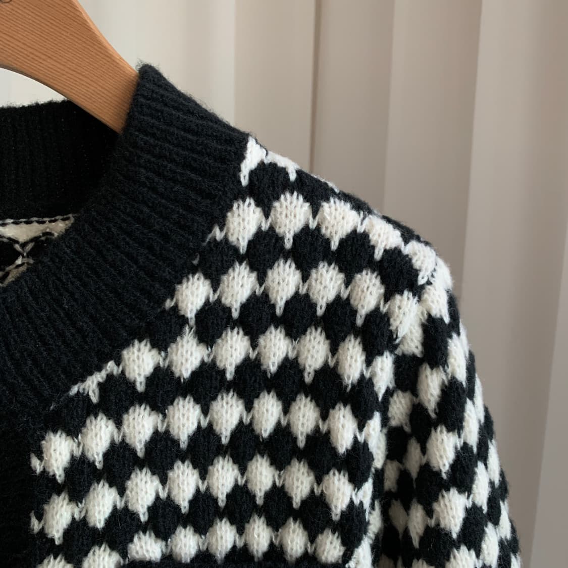 빈티지 골드 버튼 포인트 하운드투스 체크 니트 가디건 상품이미지4