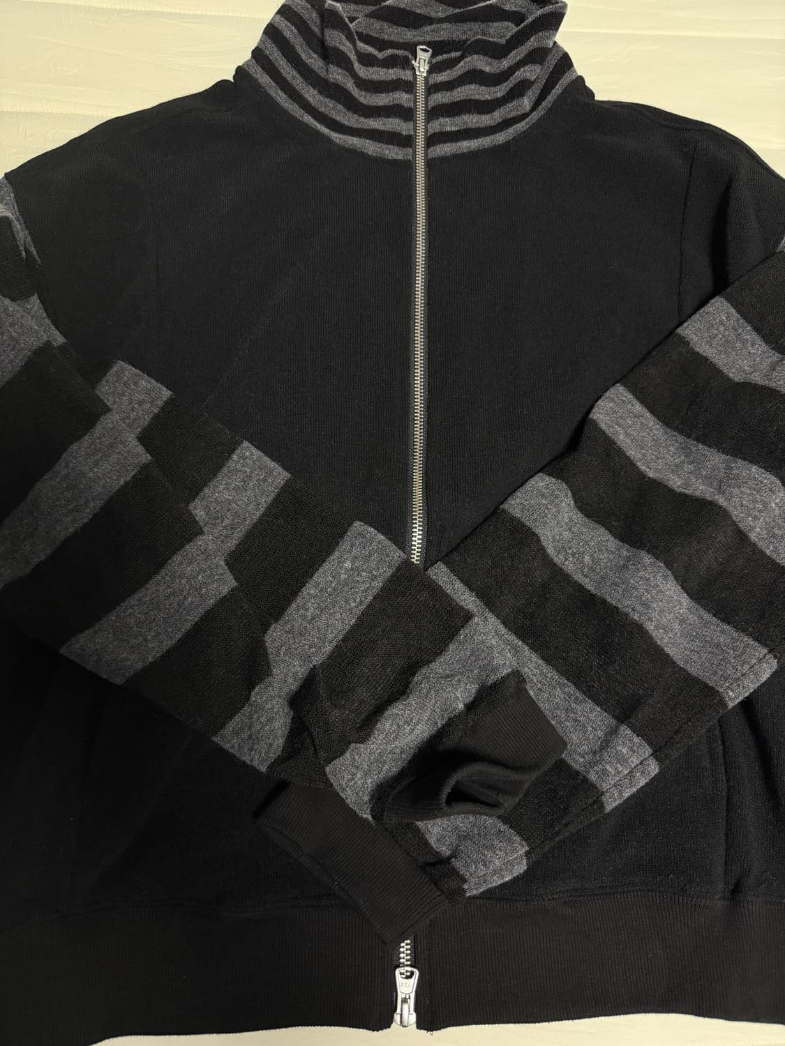 카락터 스트라이프 니트 상품이미지1