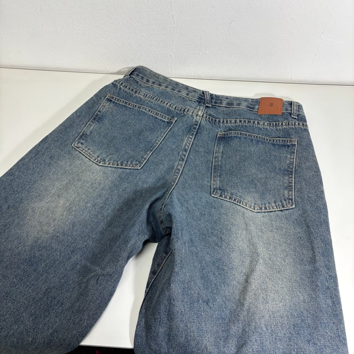 XL 디미트리블랙 연청 워싱 와이드핏 데님팬츠 상품이미지3