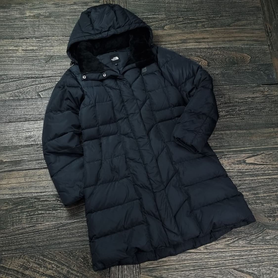 [노스페이스] 구스다운 후드 롱 패딩 블랙 M17678 상품이미지1