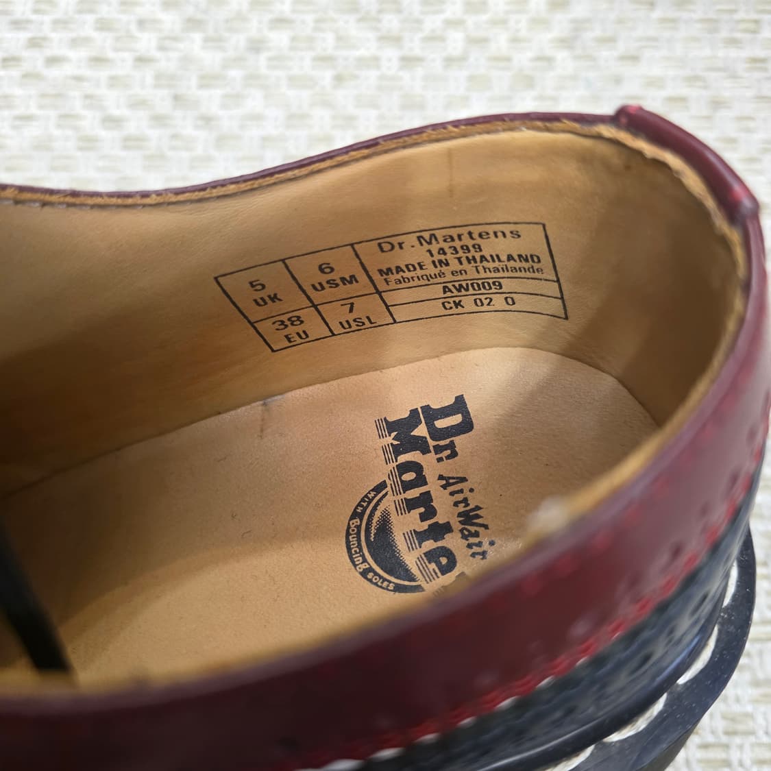 닥터마틴 삼색 윙팁 슈즈 블랙/화이트/레드 UK5 240 상품이미지4