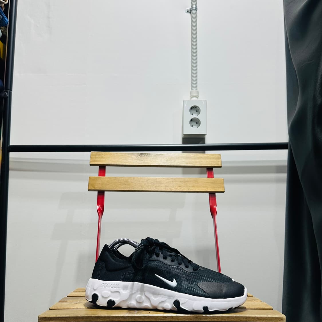 260) 나이키 운동화 남성 남자 신발 리뉴 루센트 블랙 화이트 상품이미지1