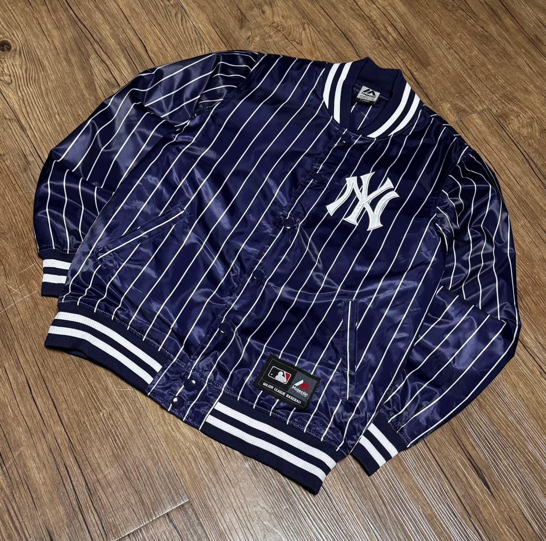 [L] 마제스틱 뉴욕 양키스 스트라이프 야구 점퍼 상품이미지1