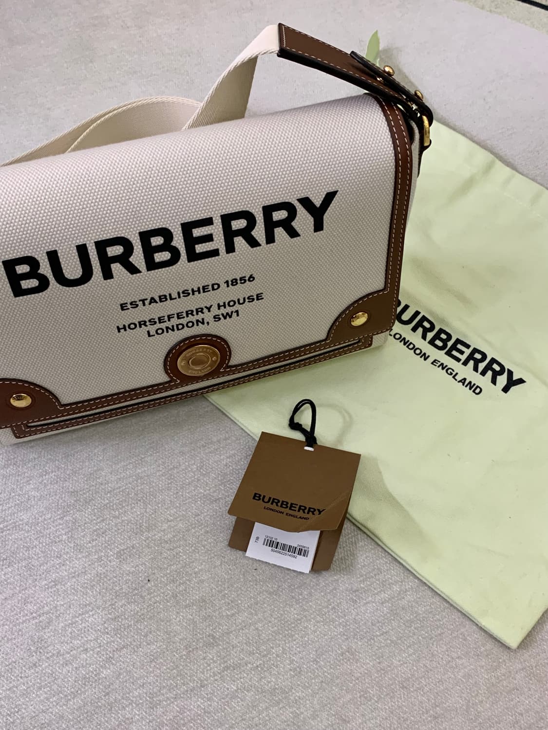 버버리 호스페리 로고 캔버스 백 상품이미지2