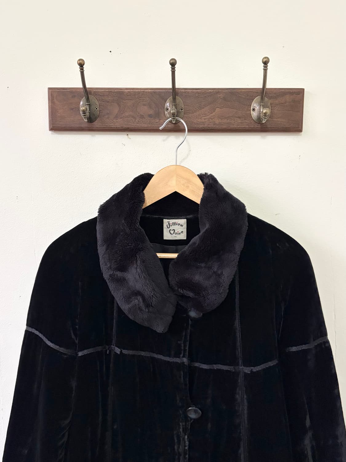 Jilliow voice 블랙 벨벳 무스탕 코트 상품이미지2