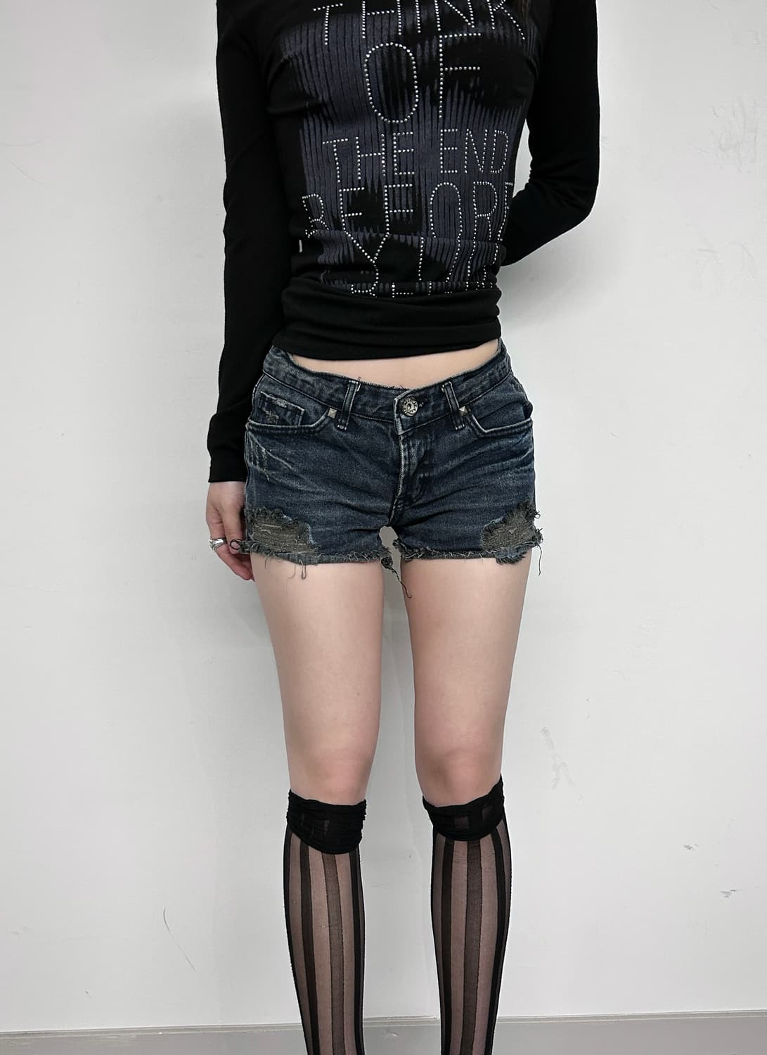 Studded Distressed Denim Shorts 상품이미지2