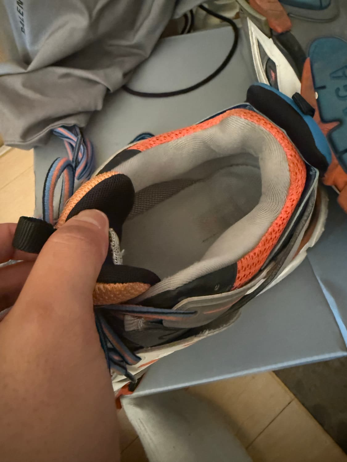 발렌시아가 트랙 42 상품이미지3