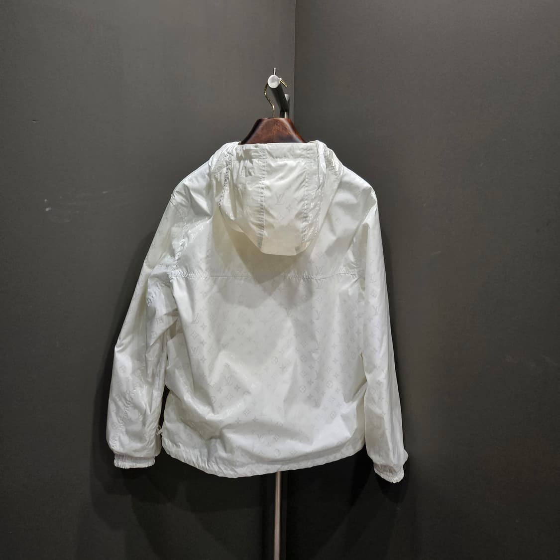 루이비통 모노그램 리버시블 버질아블로 바람막이 후드 자켓 상품이미지2