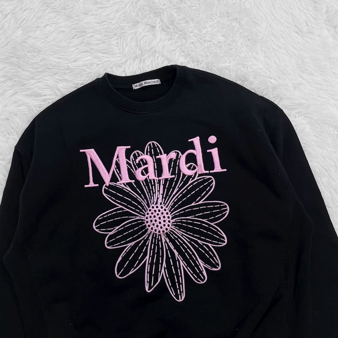 마르디메크르디 플라워 자수 맨투맨 블랙 핑크 상품이미지3