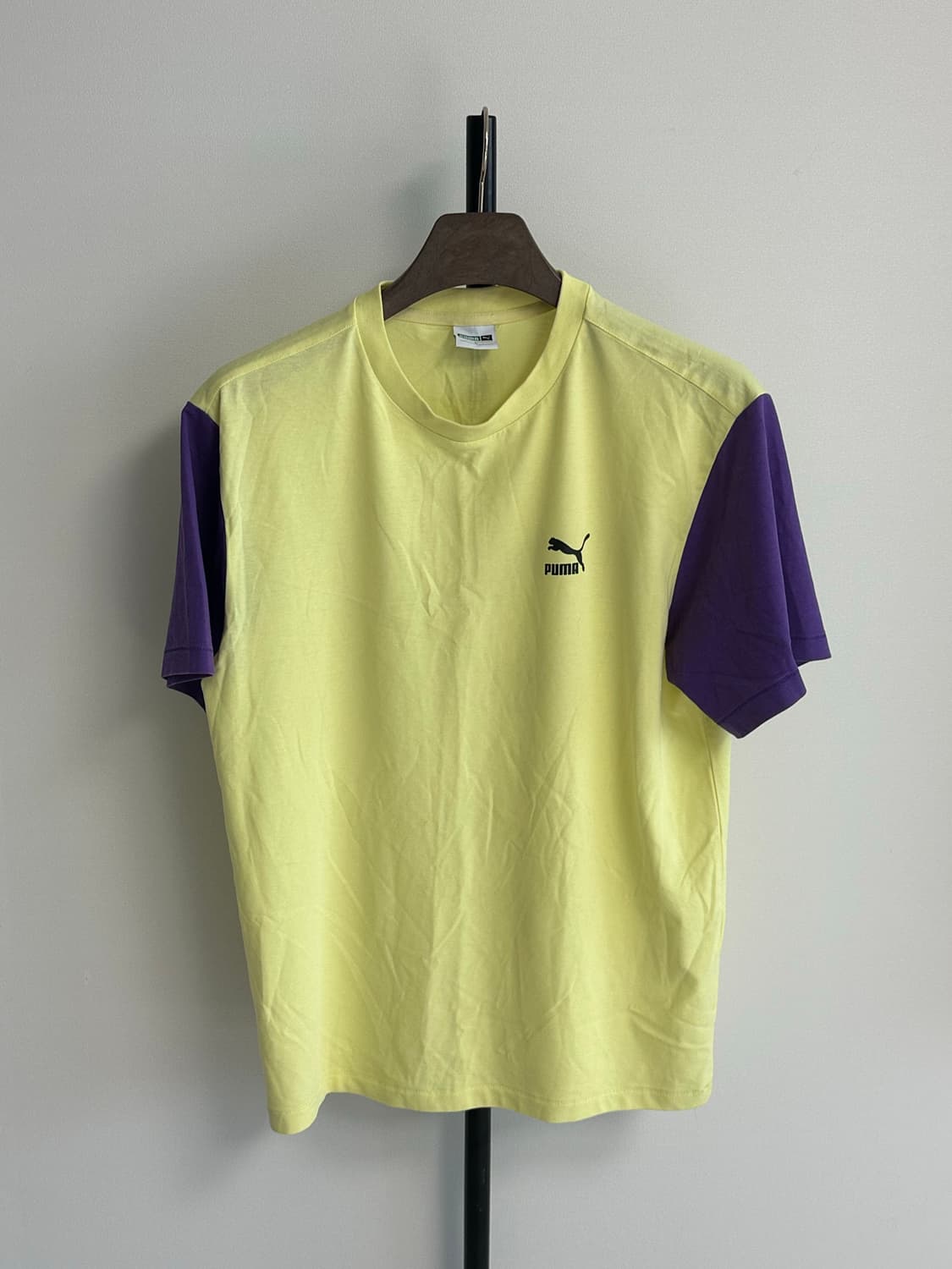 푸마 백프린팅 그래픽 반팔티 라임 퍼플 배색 상품이미지1
