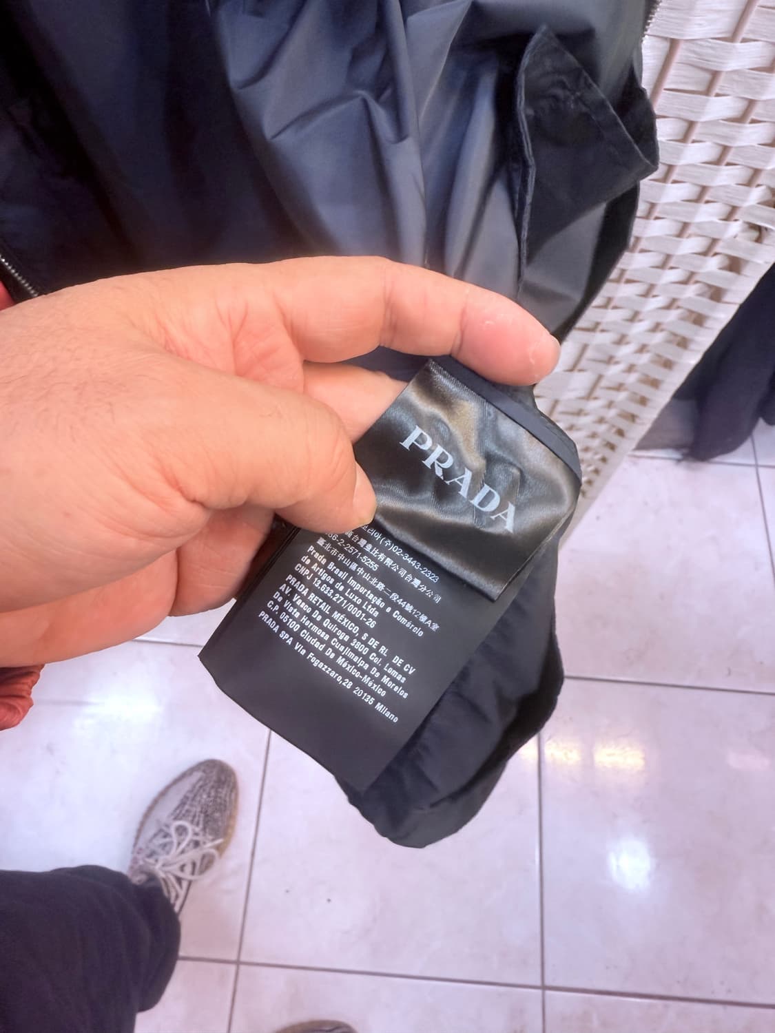 105 정품 프라다 삼각로고 후드바람막이 팝니다 상품이미지6