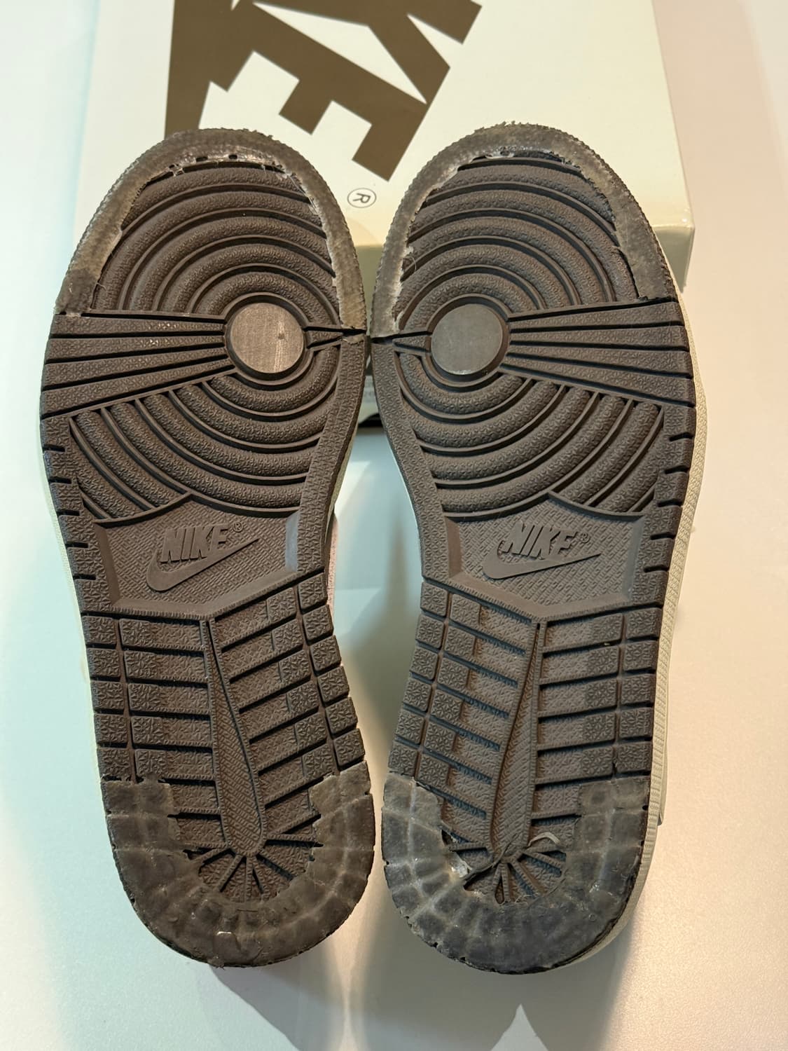 [260] 나이키 조던1 트래비스스캇 로우 세일 앤 리저록 상품이미지3