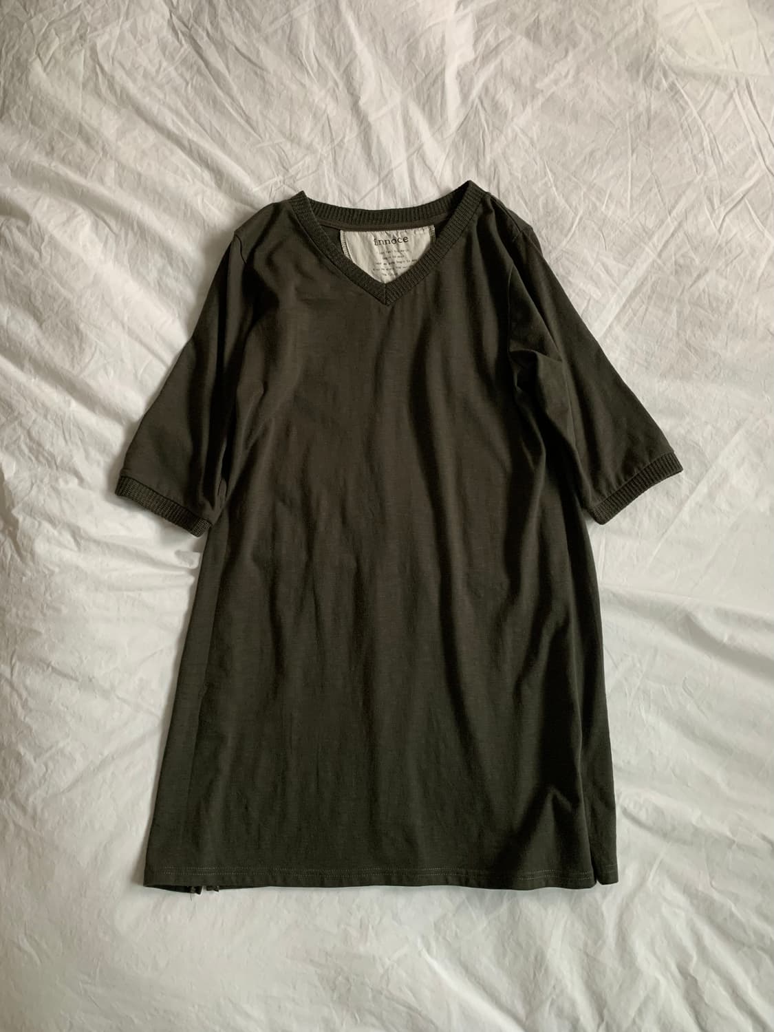 카키 브이넥 티셔츠 상품이미지1