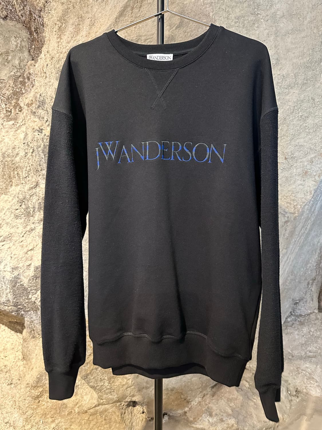 JW 앤더슨 로고 맨투맨 상품이미지1