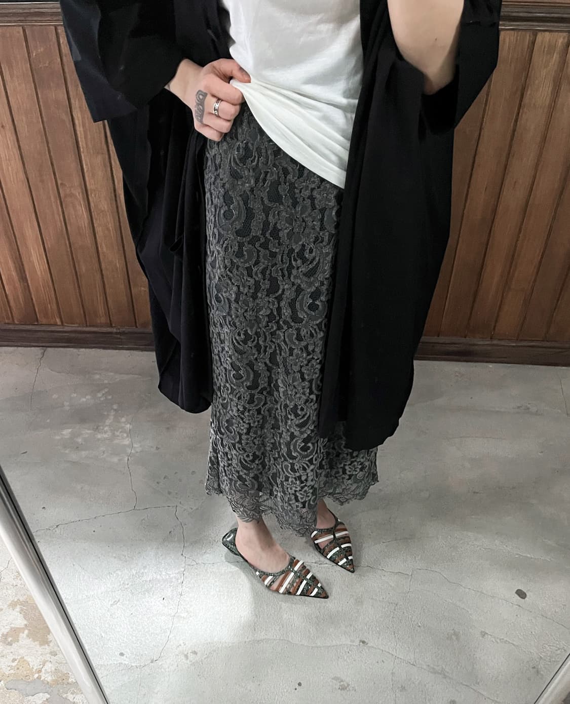 LIESSE charcoal floral lace skirt 상품이미지1