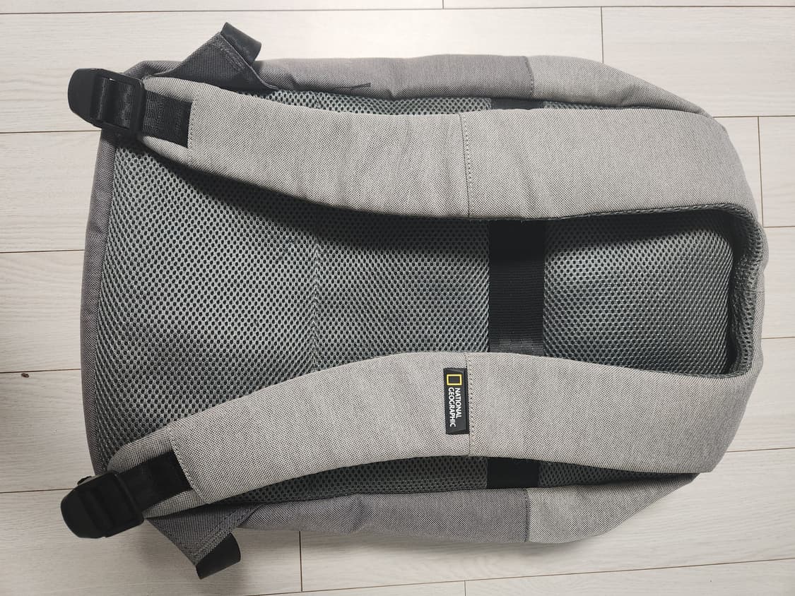 내셔널지오그래픽 백팩

사진처럼 사용감 거의 없이 깨끗해요^^

사이즈  상품이미지5