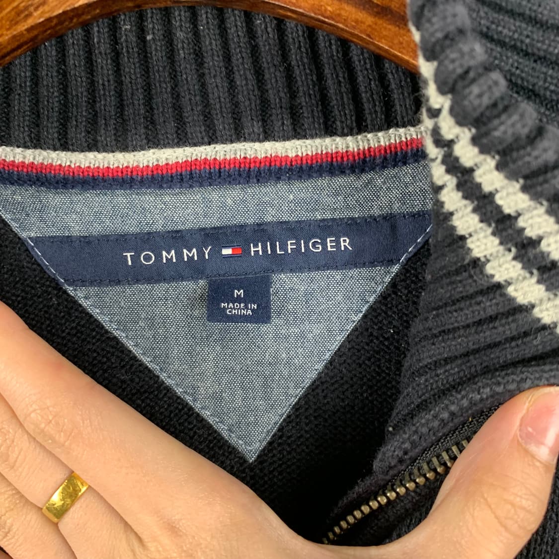 타미힐피거 블랙 가디건 니트 집업 상품이미지4