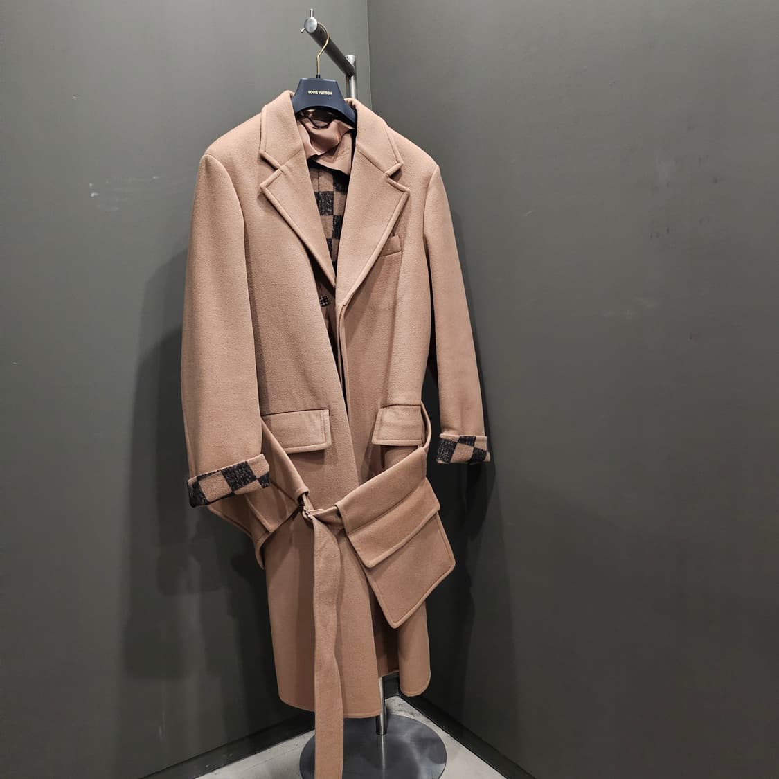 루이비통 다미에 벨티드 버클 포켓 신상 코트 상품이미지4