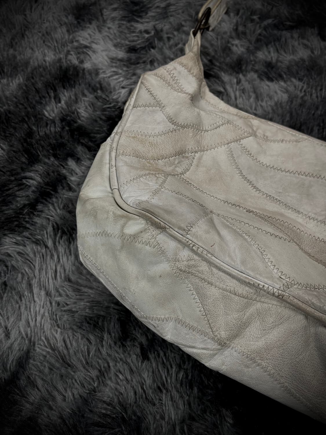 아이보리 가죽패치 크로스백 상품이미지4