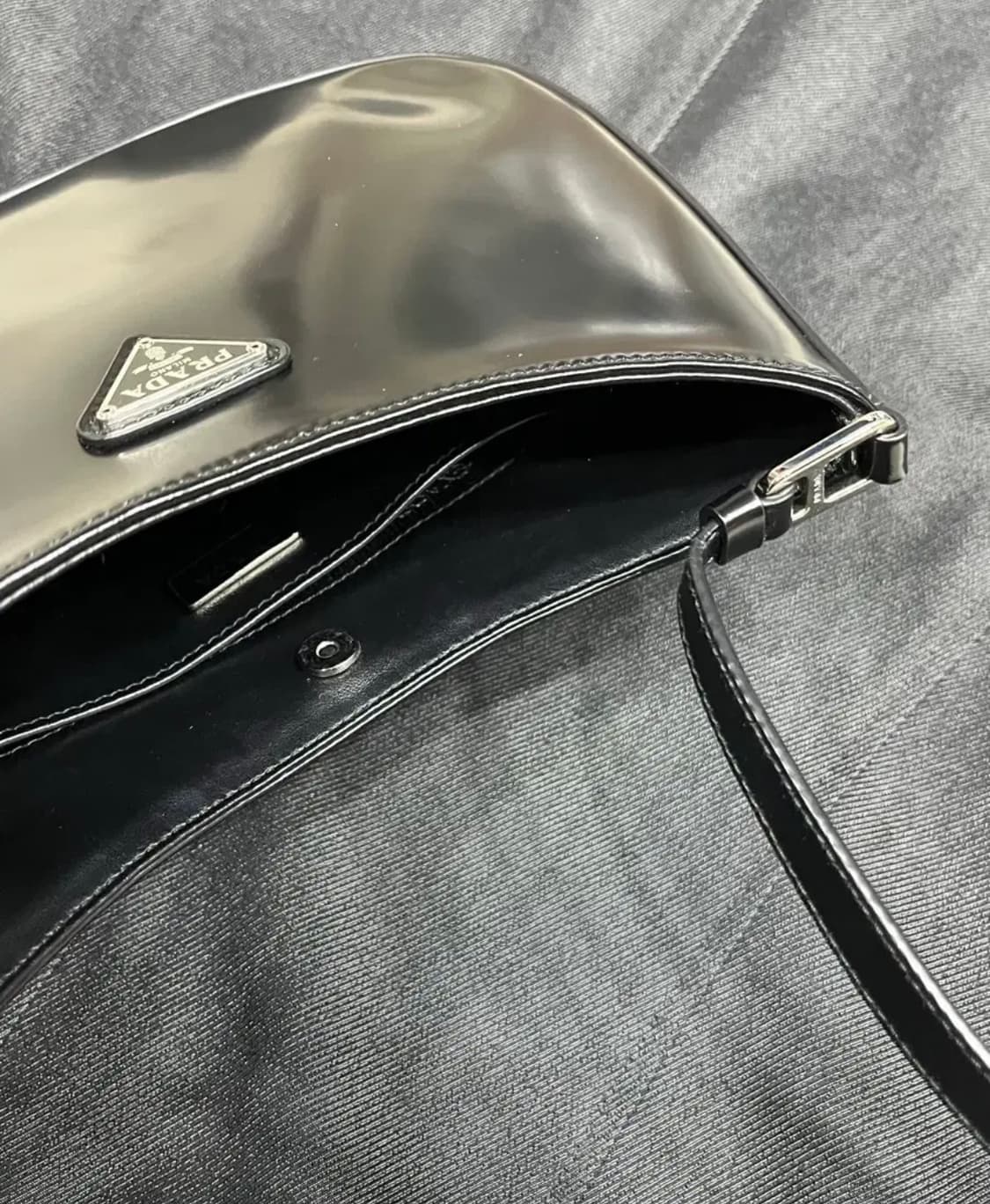 프라다 클레오 브러시드 숄더백 블랙 상품이미지7