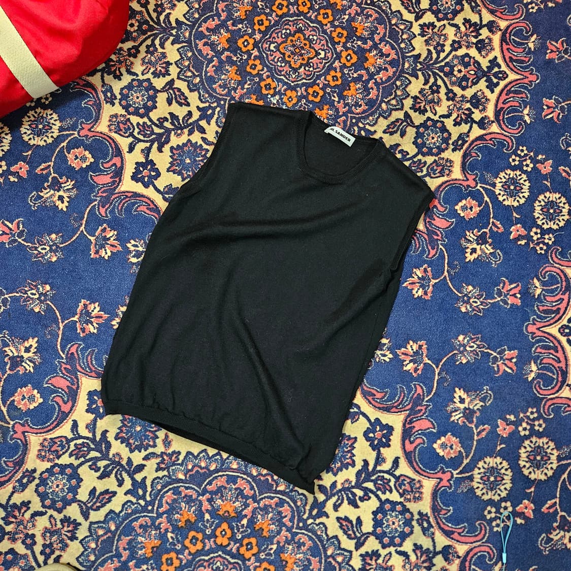 질샌더(Jilsander) 베이직 디테일 간절기 니트 베스트
 상품이미지1