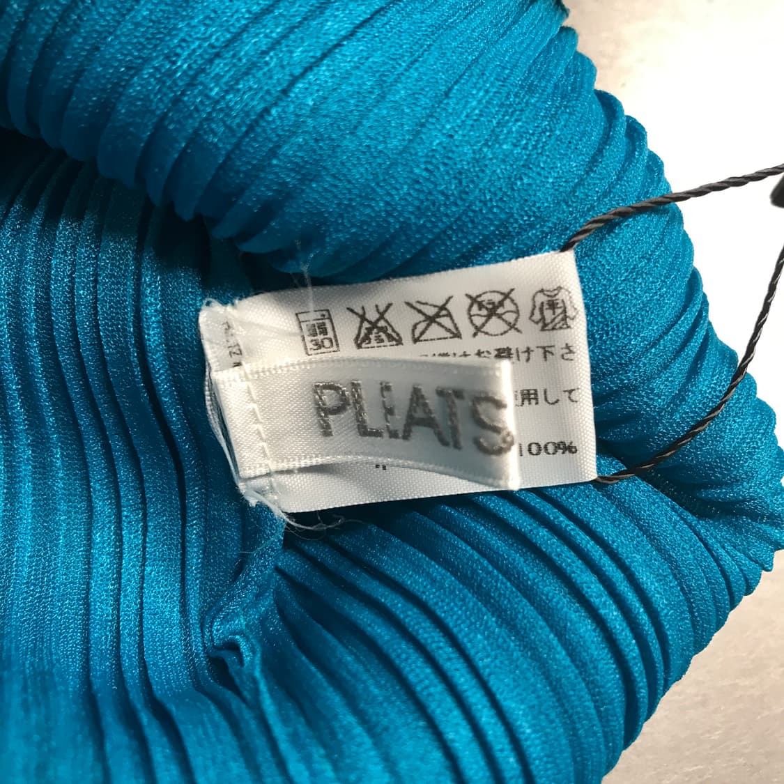 이세이 미야케 플리츠 플리즈 넥워머 코발트블루 상품이미지3