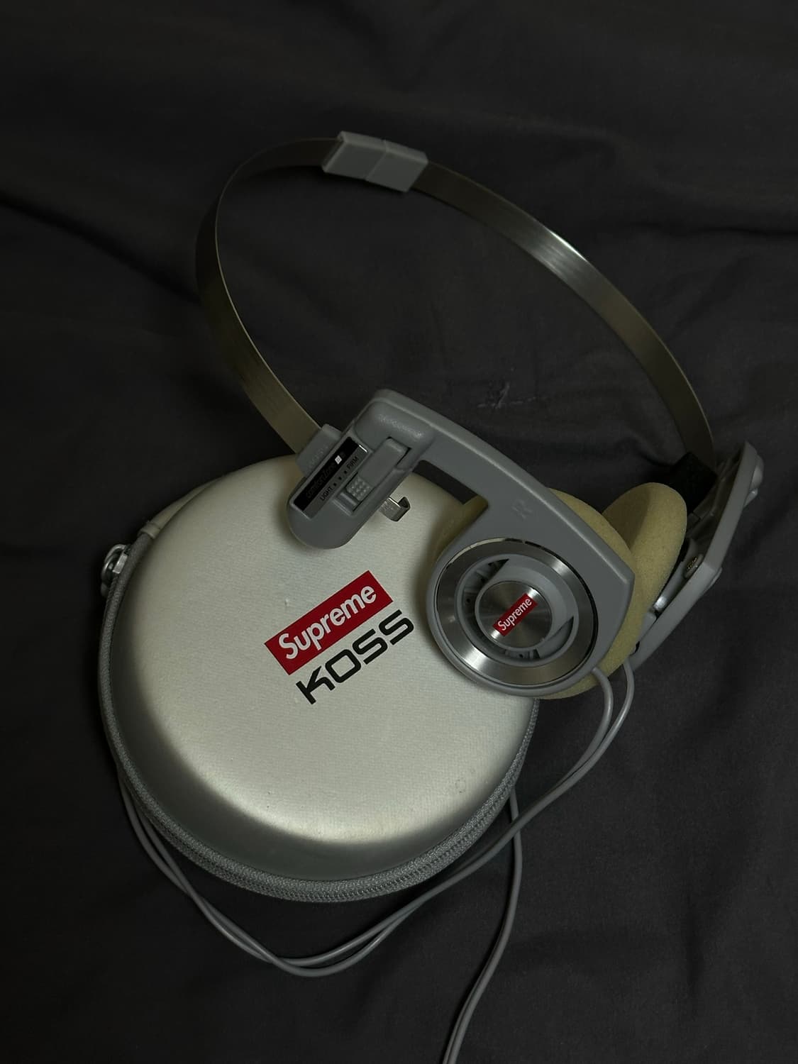 슈프림 코스 헤드폰 실버 - 23FW 상품이미지1