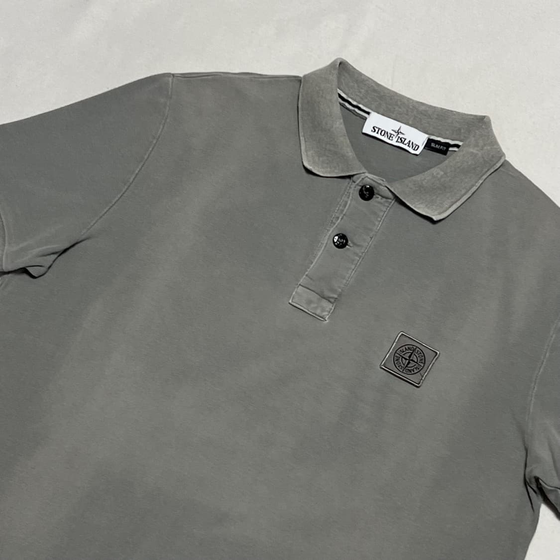 M 스톤아일랜드 와펜 그레이 카라 티셔츠 상품이미지1