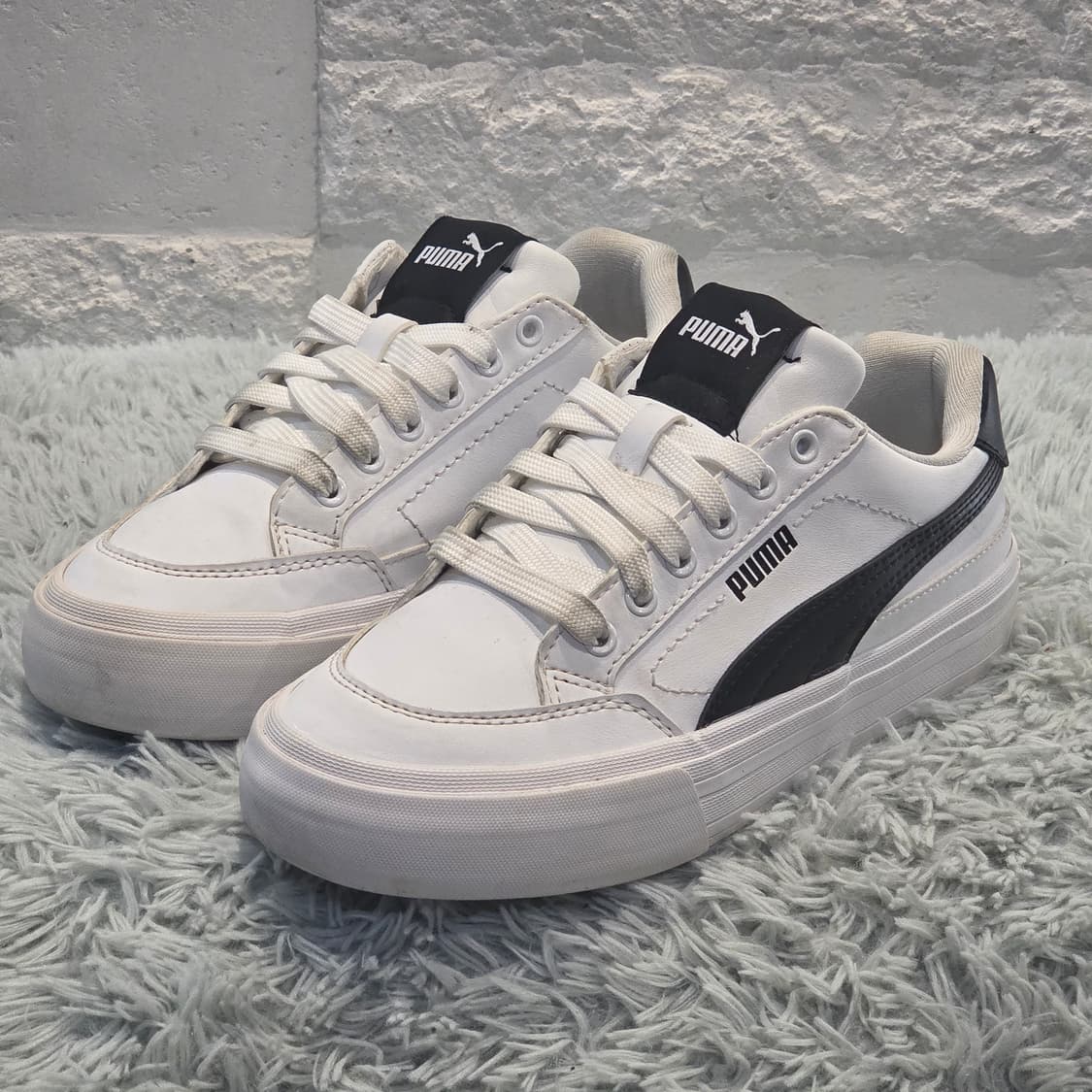 6q-30:푸마 스매쉬 플랫폼 스니커즈 화이트-블랙 (22.5cm) 상품이미지1