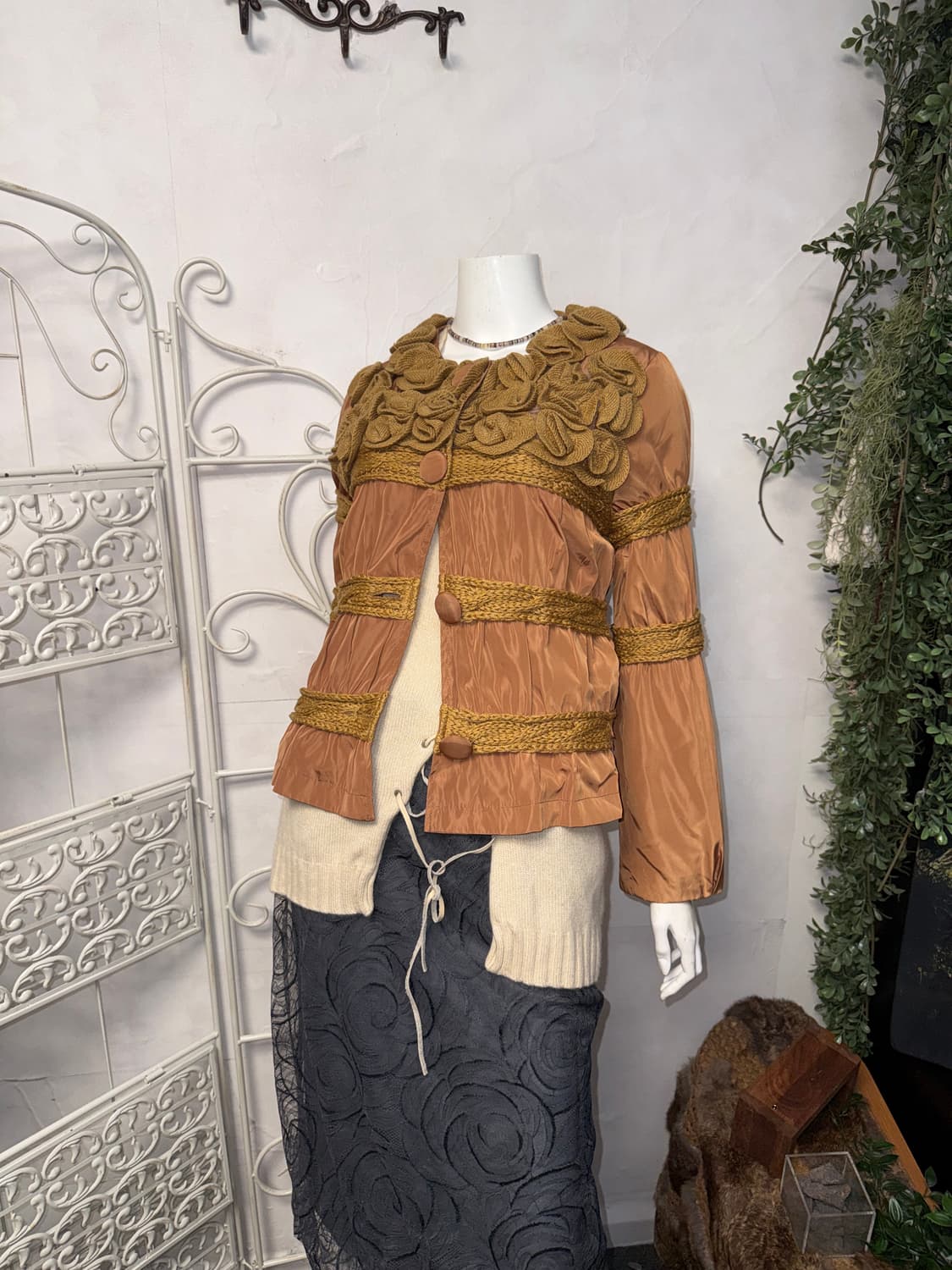 Brown ruffle flower woven satin jacket  상품이미지4
