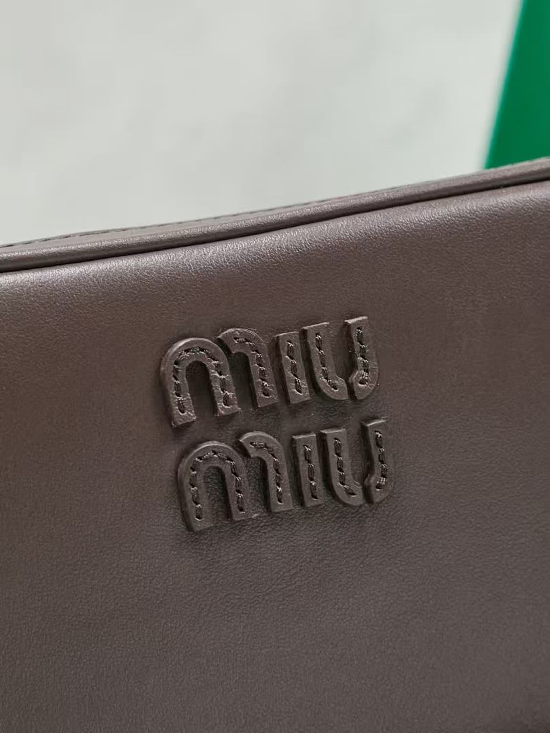 미우 미우 레더 파우치 브라운 상품이미지7