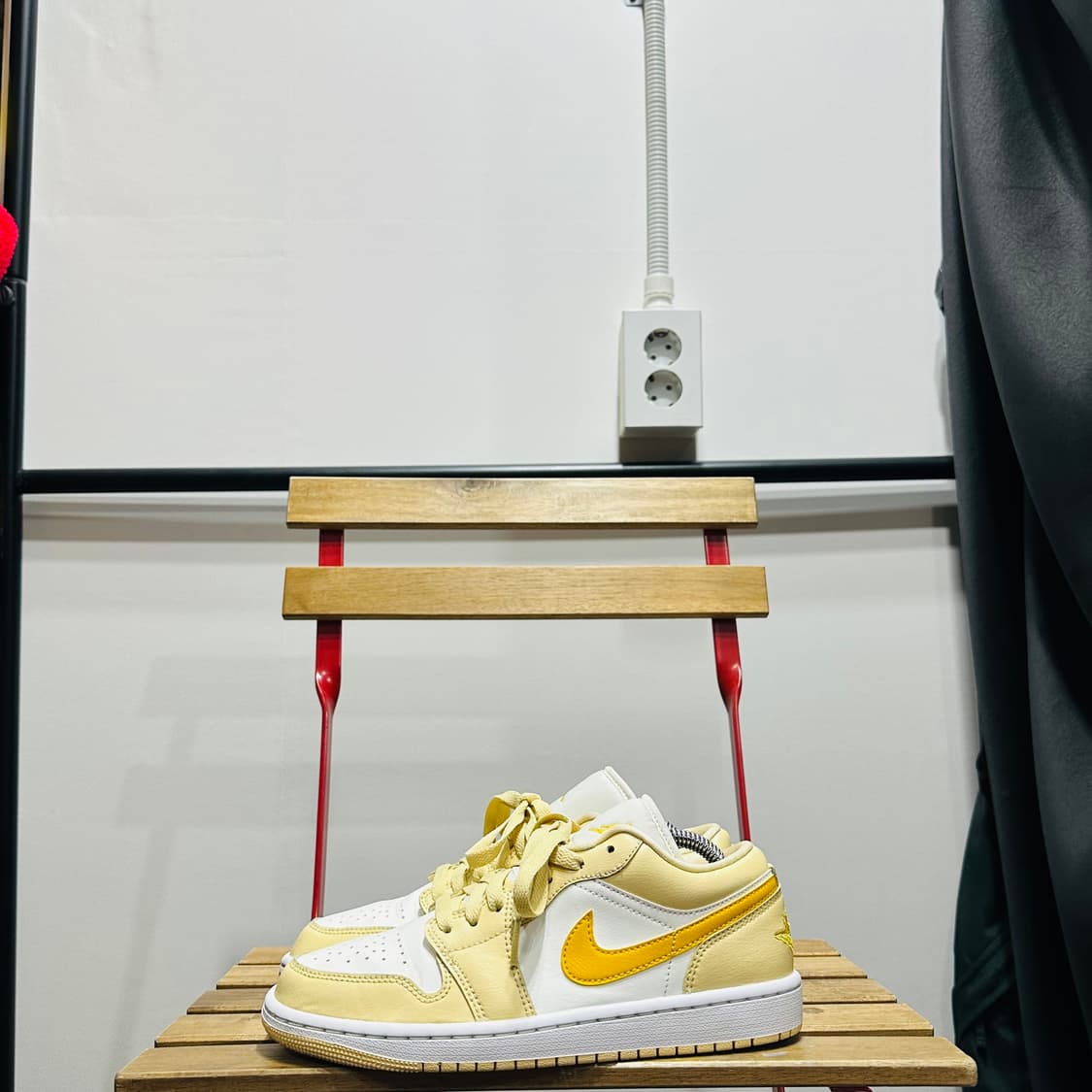 245) 나이키 운동화 여성 여자 신발 에어 조던 1 로우 옐로우 상품이미지3