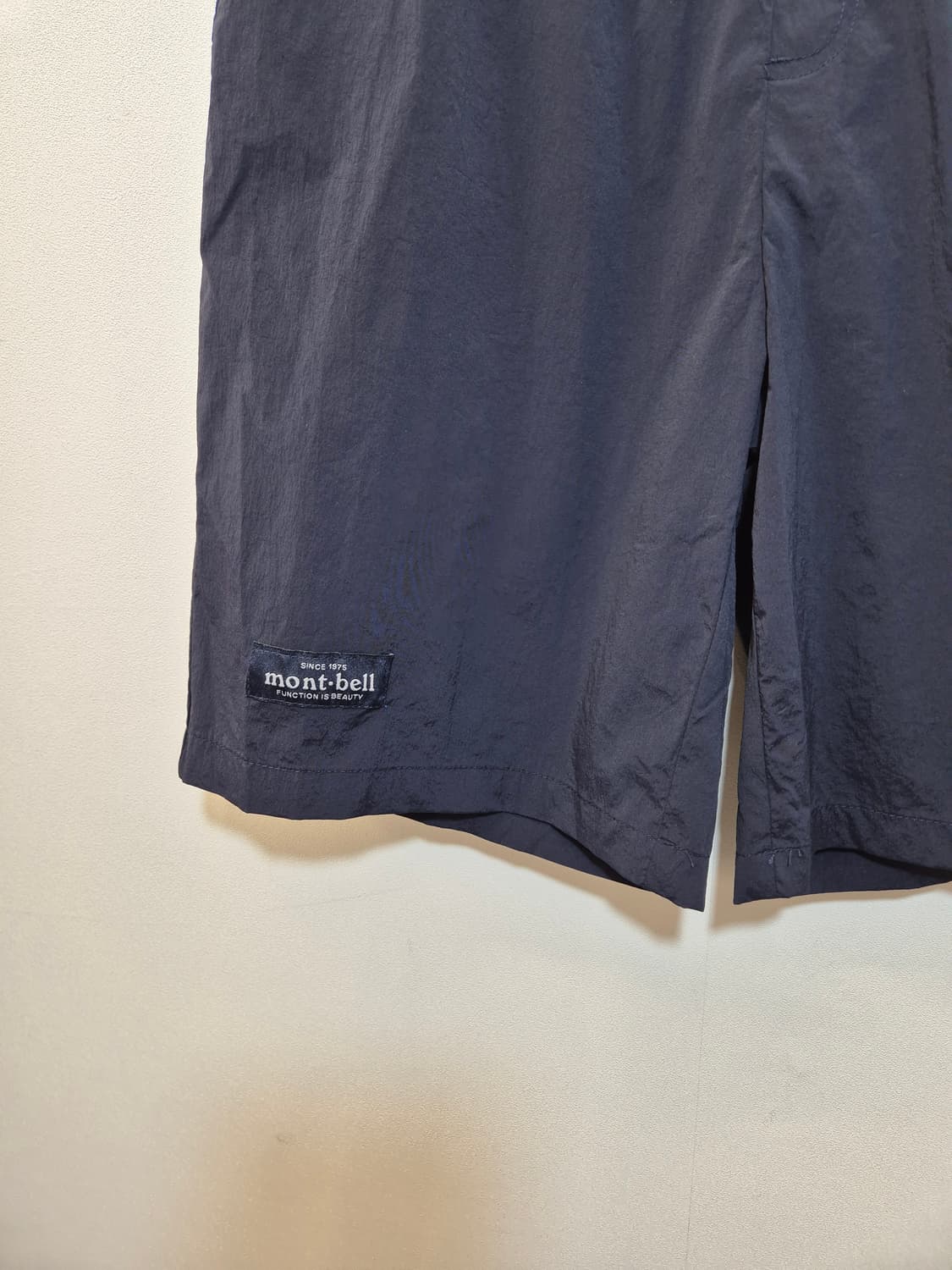 몽벨에서 나온 카고 반바지 네이비L(100)
사이즈   상품이미지2