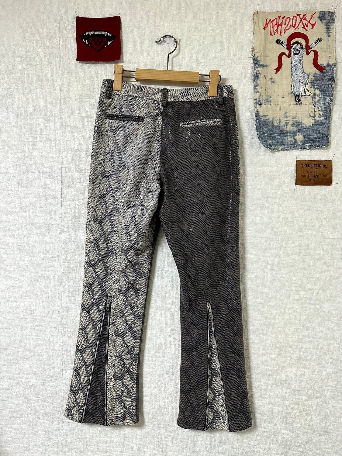 NWB archive - 투톤 파이톤 패턴 4zip 기믹 플레어팬츠 상품이미지4