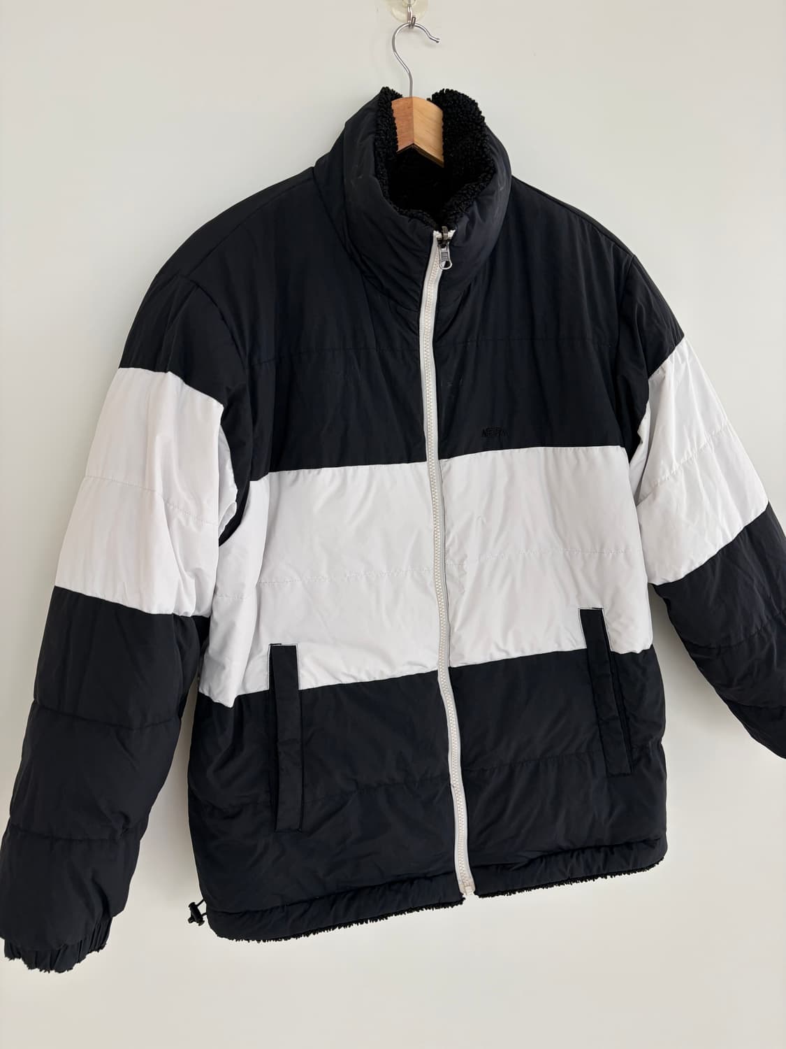 네파 블랙앤 화이트 리버시블 패딩 상품이미지6