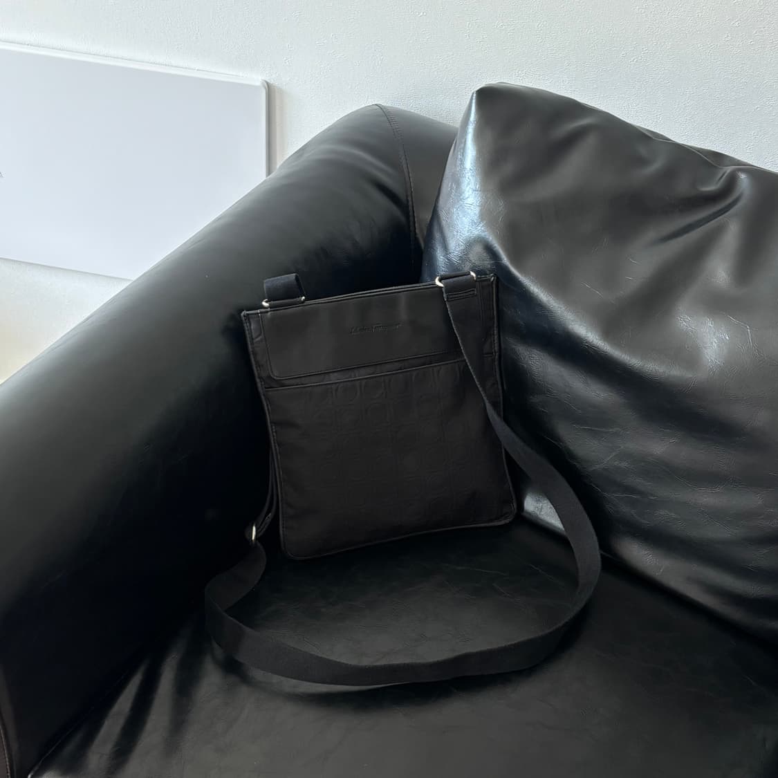 Ferragamo Archival Nero Flat Bag 상품이미지1