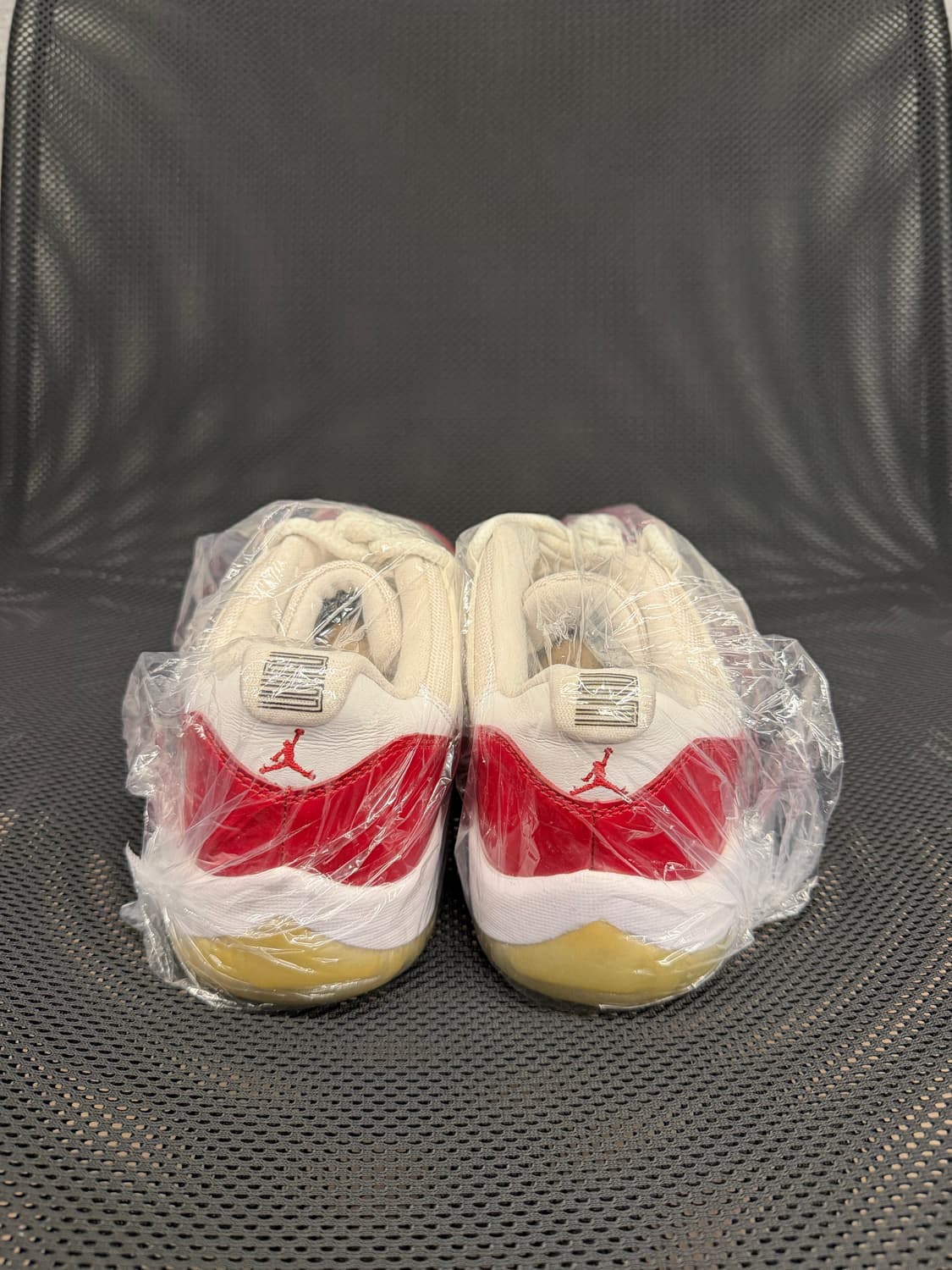 조던 11 레트로 로우 체리  상품이미지2