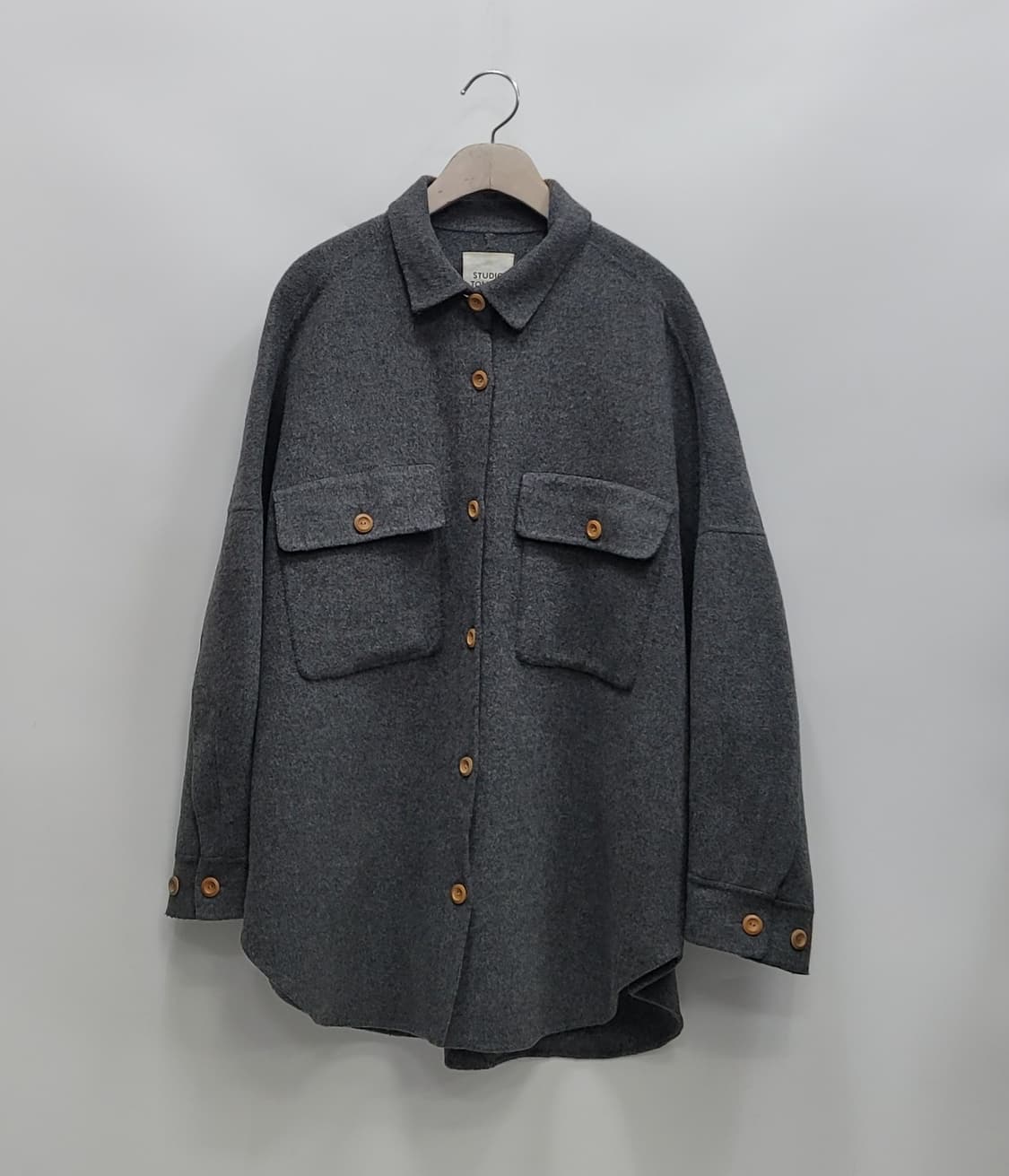 스튜디오톰보이 오버핏 셔츠형 울 자켓 / 여 FREE
 상품이미지1