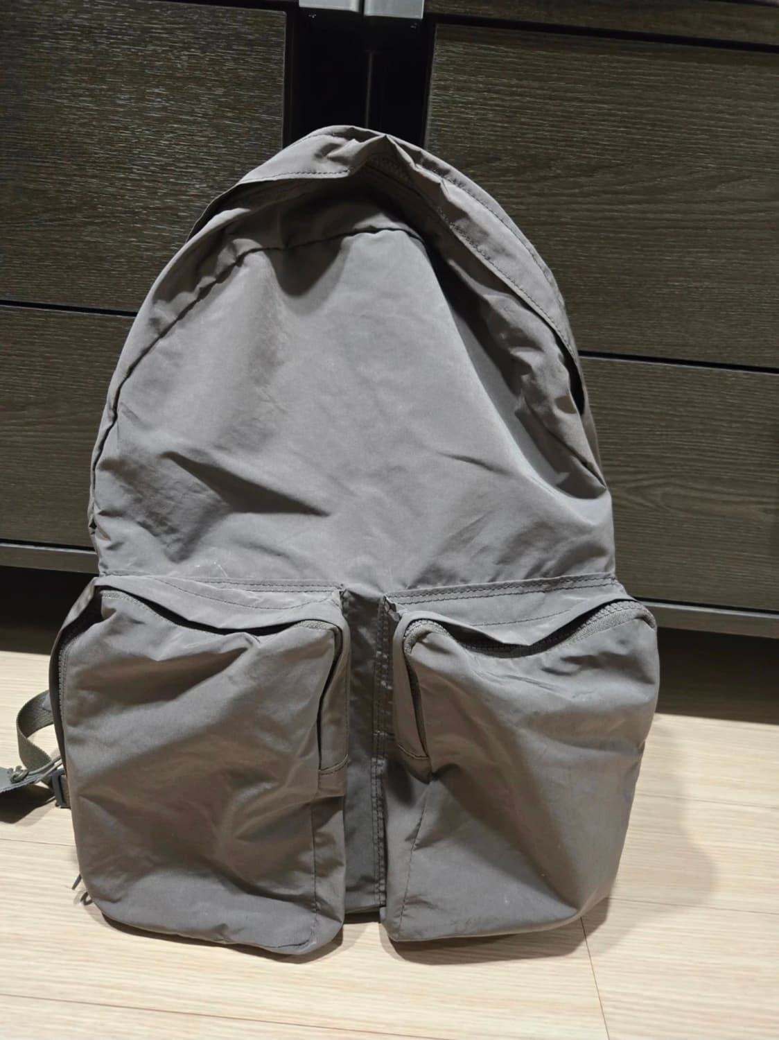 아미아칼바 백팩 그레이 판매합니다 상품이미지2