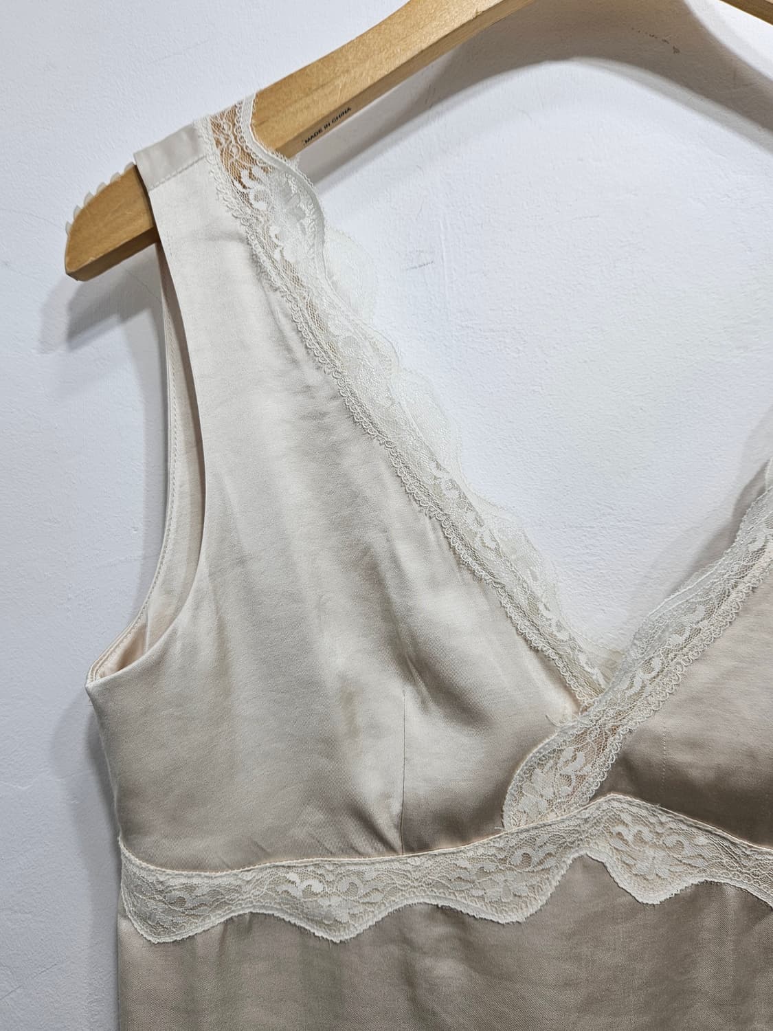 레이스 장식 나시 블라우스 상품이미지2