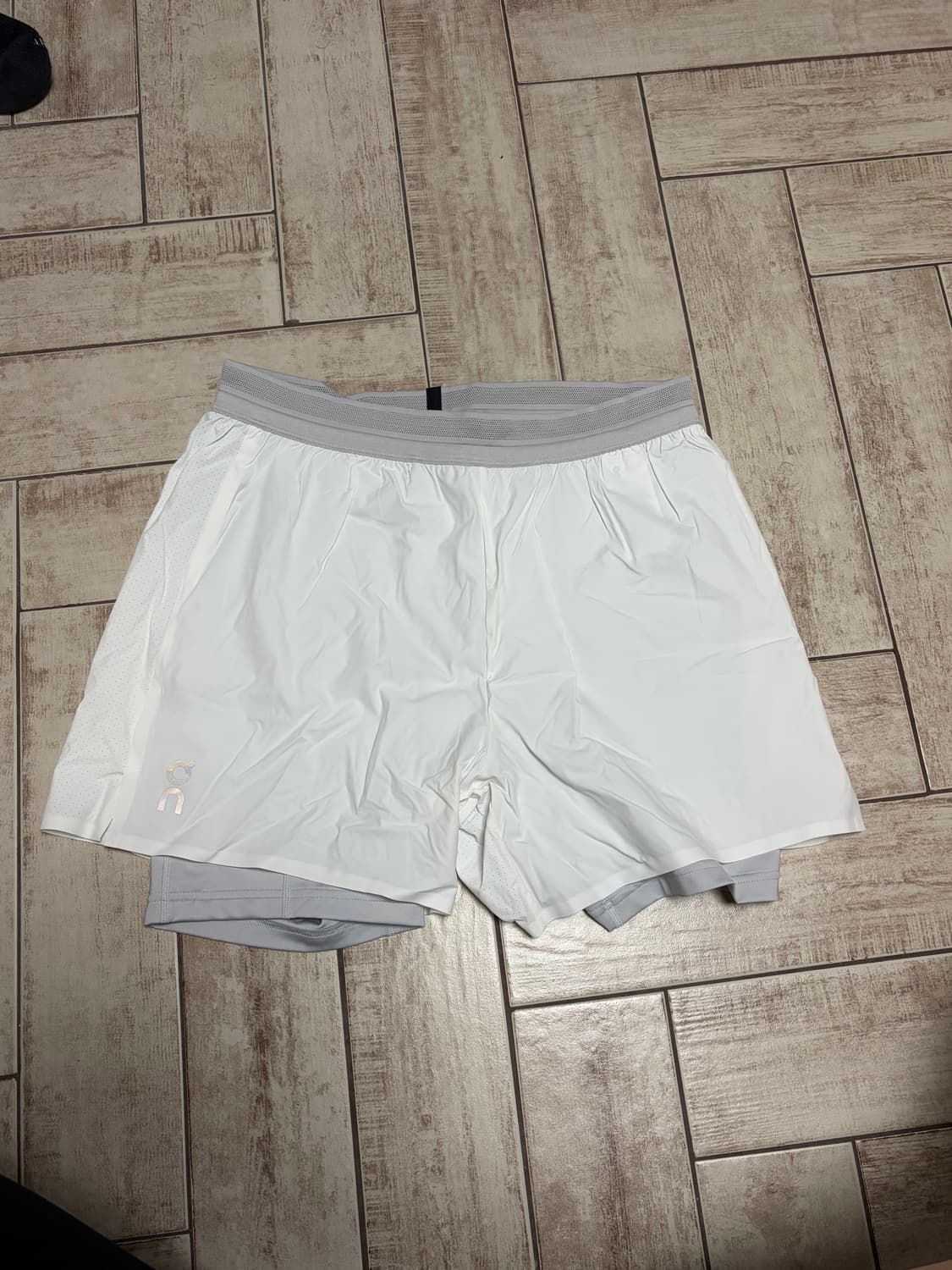 온러닝 5인치 1/2 쇼츠 M 판매 상품이미지1