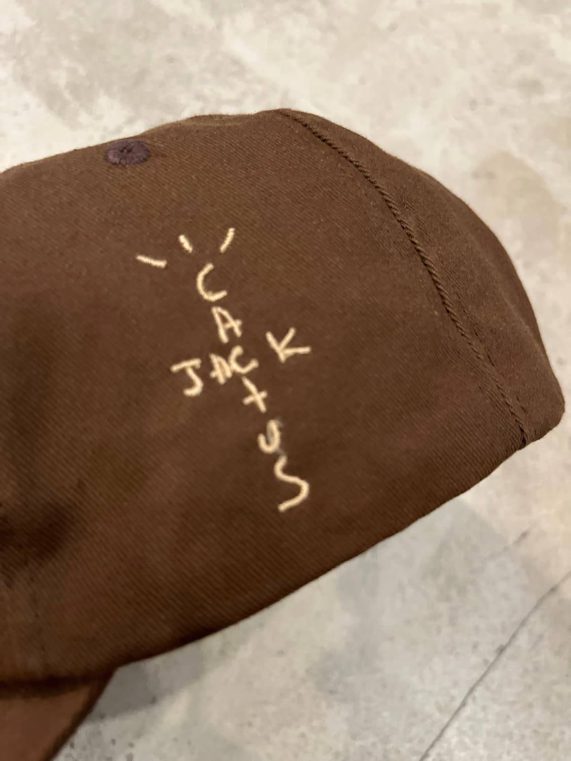 트래비스스캇 x 나이키 에어 5패널 스냅백 상품이미지1